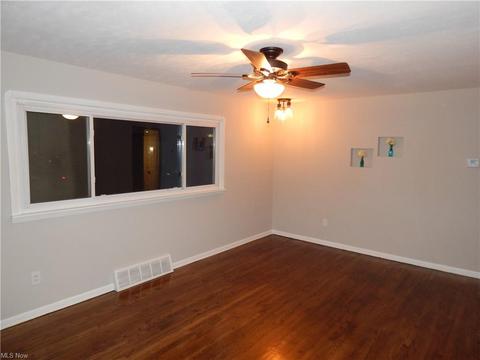 5831 Doris Dr, Brook Park, OH 44142 photo 9