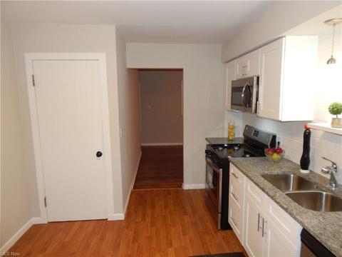5831 Doris Dr, Brook Park, OH 44142 photo 7