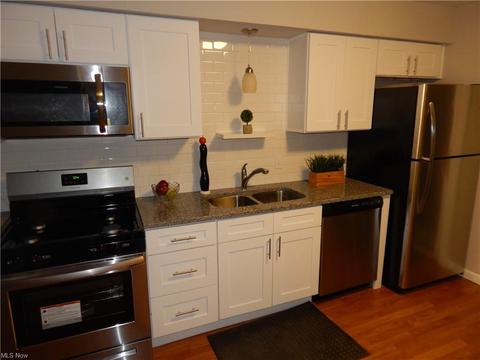 5831 Doris Dr, Brook Park, OH 44142 photo 8