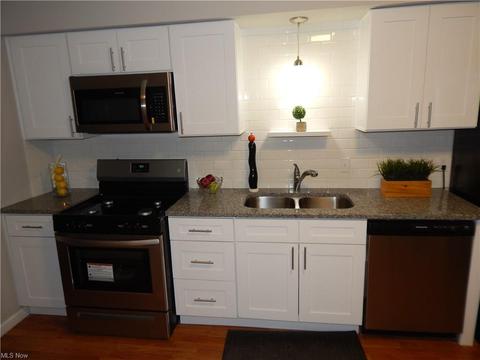 5831 Doris Dr, Brook Park, OH 44142 photo 6