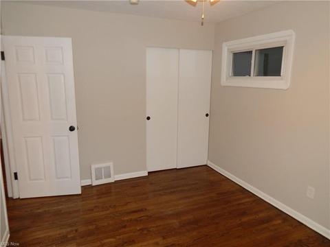 5831 Doris Dr, Brook Park, OH 44142 photo 13