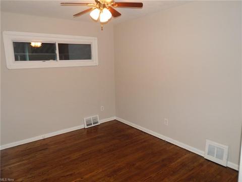 5831 Doris Dr, Brook Park, OH 44142 photo 10