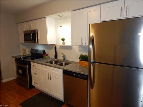 5831 Doris Dr, Brook Park, OH 44142 photo 4