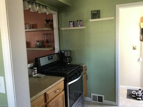 400 E 327th St, Willowick, OH 44095 photo 7
