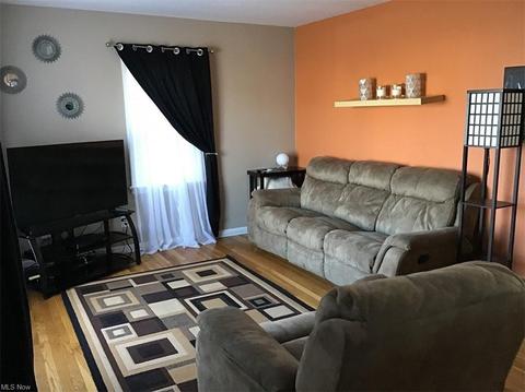 400 E 327th St, Willowick, OH 44095 photo 3