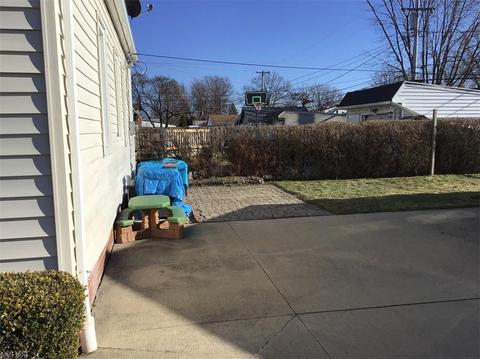 400 E 327th St, Willowick, OH 44095 photo 32