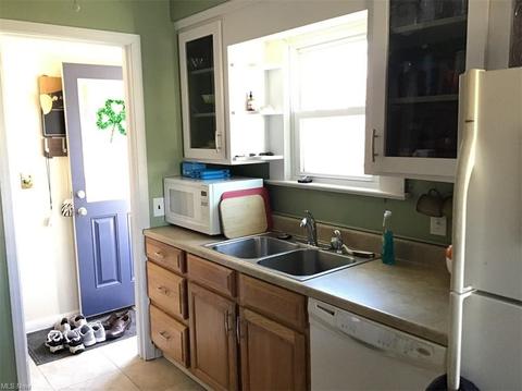 400 E 327th St, Willowick, OH 44095 photo 8