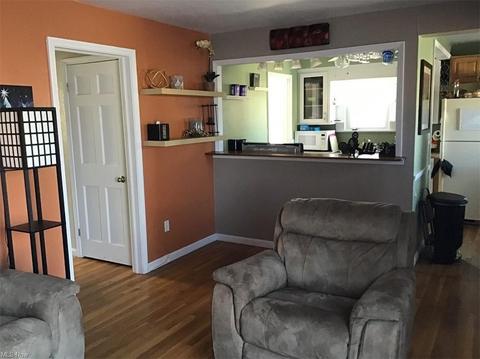 400 E 327th St, Willowick, OH 44095 photo 4