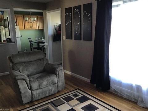 400 E 327th St, Willowick, OH 44095 photo 5