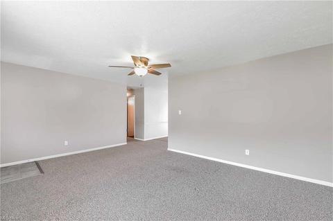 11080 Johnson Dr, Parma, OH 44130 photo 4