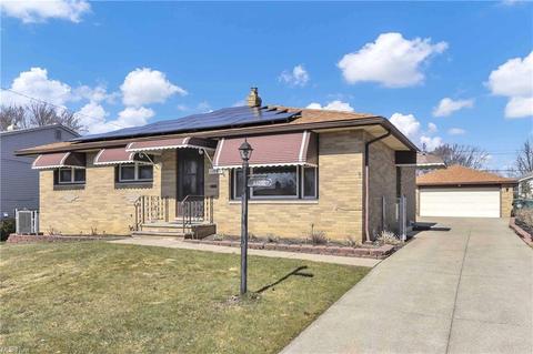 11080 Johnson Dr, Parma, OH 44130 photo 2