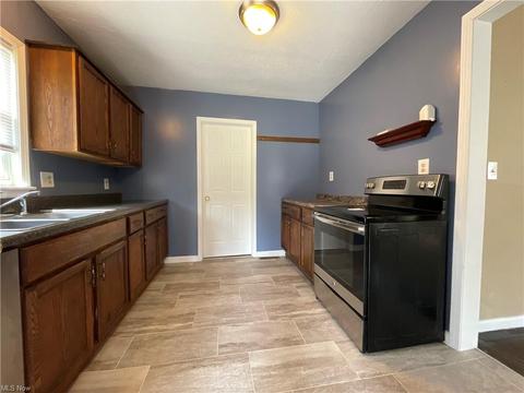 4810 Elyria Ave, Lorain, OH 44055 photo 2