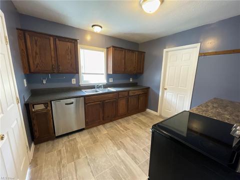 4810 Elyria Ave, Lorain, OH 44055 photo 4