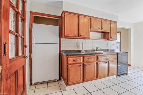1760 E 300th St, Wickliffe, OH 44092 photo 12