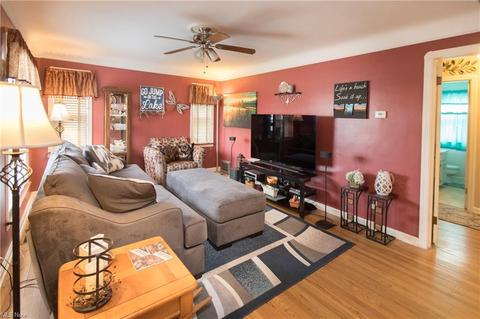 6111 Gilbert, Parma, OH 44129 photo 2