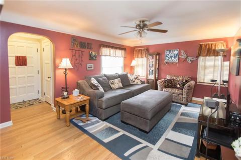 6111 Gilbert, Parma, OH 44129 photo 3