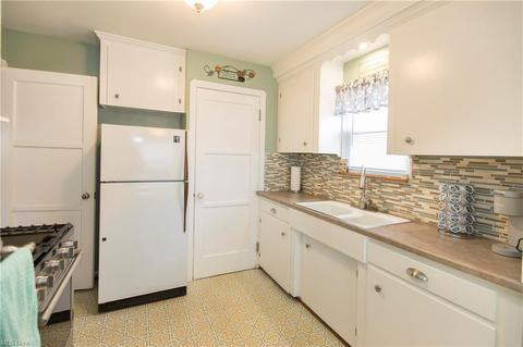 6111 Gilbert, Parma, OH 44129 photo 8