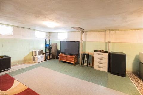 6111 Gilbert, Parma, OH 44129 photo 23