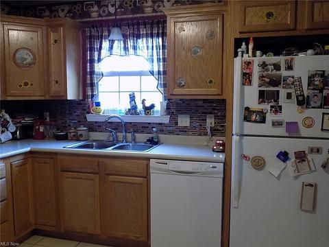 207 Railroad, Barnesville, OH 43713 photo 4