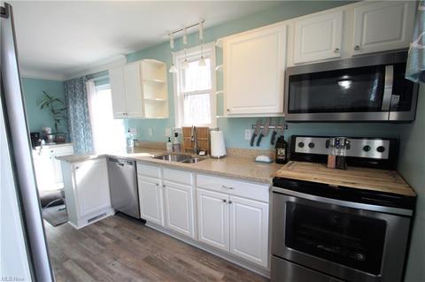 715 E 250th St, Euclid, OH 44132 photo 4