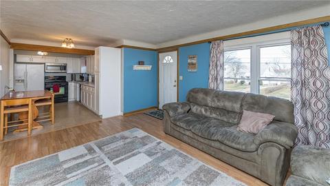 97 Arlington Cir, Wickliffe, OH 44092 photo 5