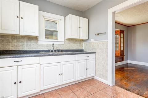 4522 Maplecrest Ave, Parma, OH 44134 photo 5