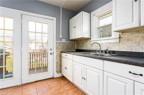 4522 Maplecrest Ave, Parma, OH 44134 photo 3