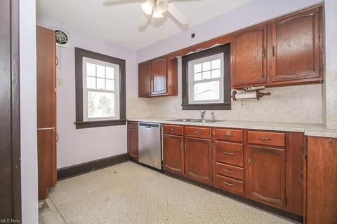 700 Oberlin Elyria Rd, Elyria, OH 44035 photo 12