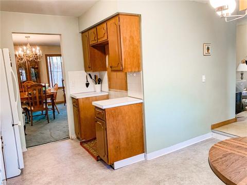 5041 Sandy Hook Dr, Parma, OH 44134 photo 4