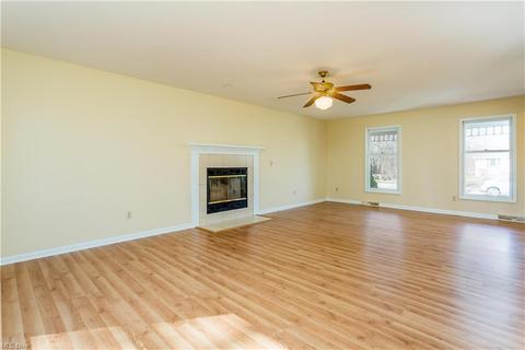326 Hendrix Blvd, Lagrange, OH 44050 photo 3