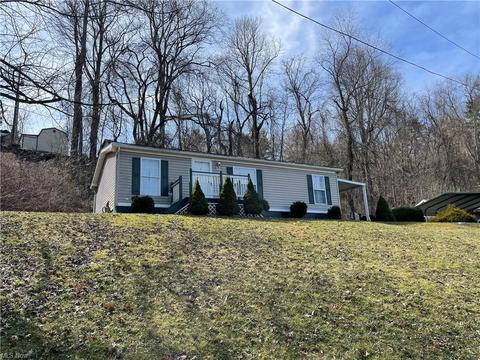 905 Grant St, Dennison, OH 44621 photo 1