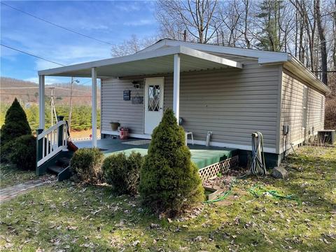 905 Grant St, Dennison, OH 44621 photo 2