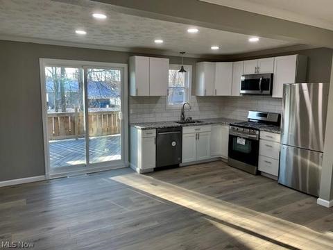 2113 Jeffrey Ave, Ashtabula, OH 44004 photo 2