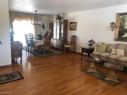 421 Eastern Ave, Campbell, OH 44405 photo 3