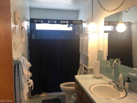 421 Eastern Ave, Campbell, OH 44405 photo 16