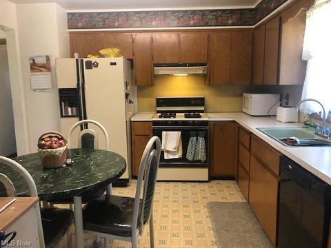421 Eastern Ave, Campbell, OH 44405 photo 8