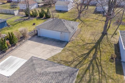 3221 Augustine Dr, Parma, OH 44134 photo 2