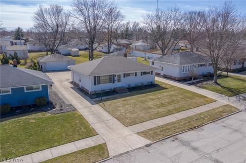 3221 Augustine Dr, Parma, OH 44134 photo 3