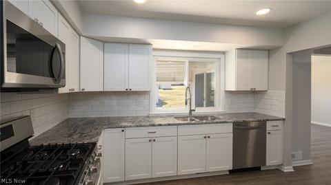 3221 Augustine Dr, Parma, OH 44134 photo 7