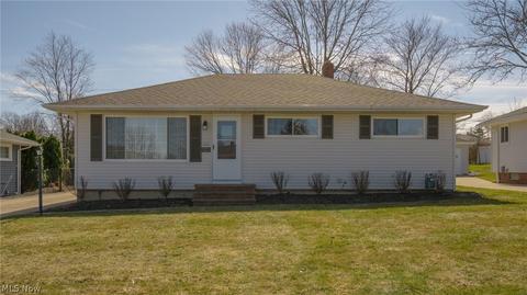 3221 Augustine Dr, Parma, OH 44134 photo 1