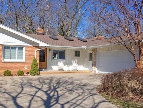 8417 Dalepoint Rd, Independence, OH 44131 photo 2