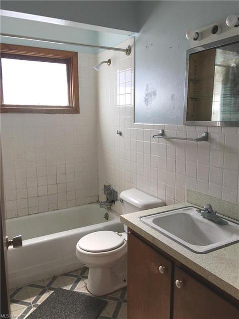 116 Euclid St, Elyria, OH 44035 photo 3