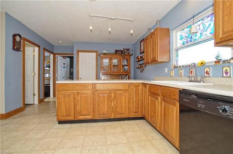 352 E 248th St, Euclid, OH 44123 photo 4