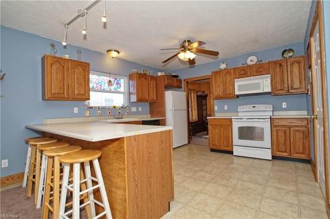 352 E 248th St, Euclid, OH 44123 photo 2