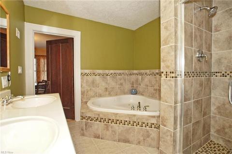 352 E 248th St, Euclid, OH 44123 photo 16