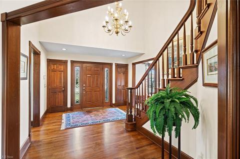 32620 Shadowbrook Dr, Solon, OH 44139 photo 2