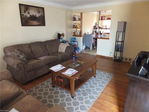 9209 Biddulph Rd, Brooklyn, OH 44144 photo 2