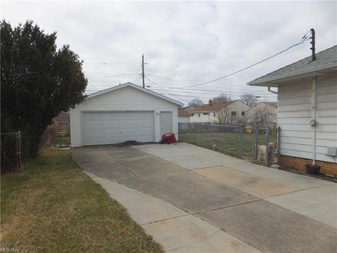 9209 Biddulph Rd, Brooklyn, OH 44144 photo 12