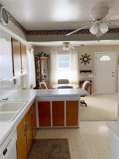 2229 Sunset Dr, Wickliffe, OH 44092 photo 4