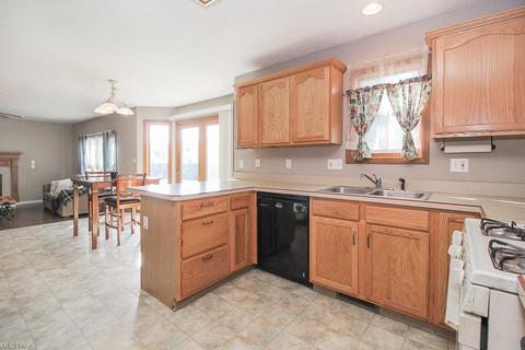 435 Pemberton Dr, Elyria, OH 44035 photo 9